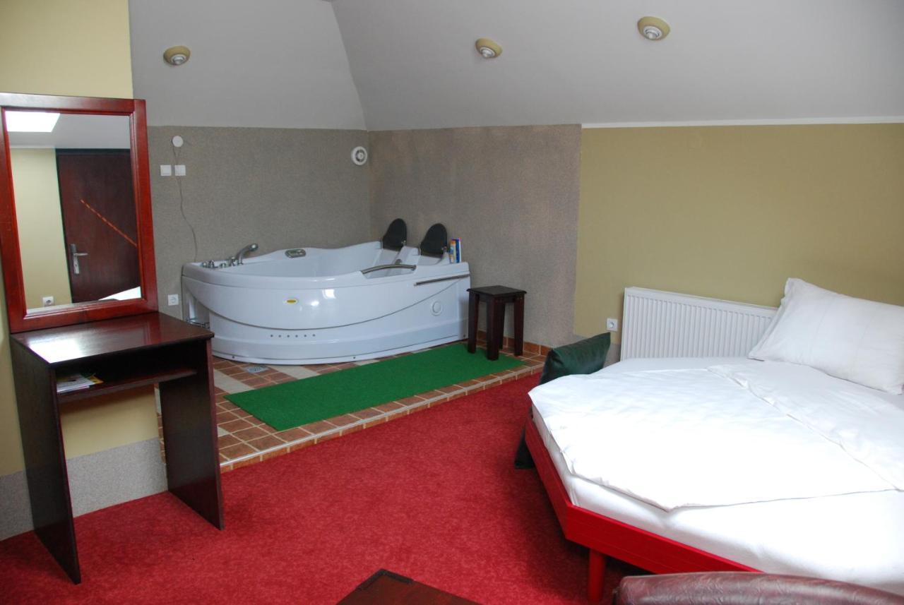 Hotel Vila Mitic Luxx Spa Centar Leskovac  Chambre photo